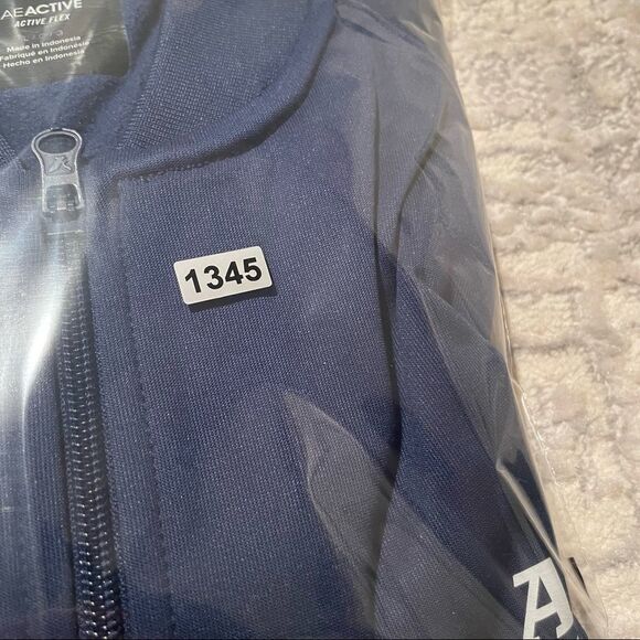 🚨 3 for $25 - AMERICAN Eagle Navy Bomber Sweatshirt - Picture 11 of 11